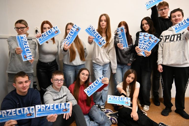 Redakcja z drugim numerem "Przeciągu"